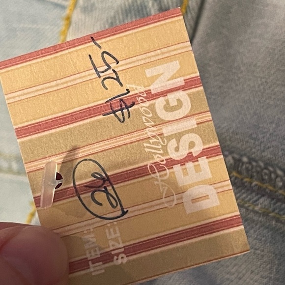 Dish Denim NWT Chloe super bleached distressed mini jean skirt - Picture 4 of 7